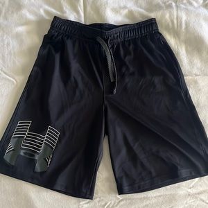 Boys underarmour shorts medium
